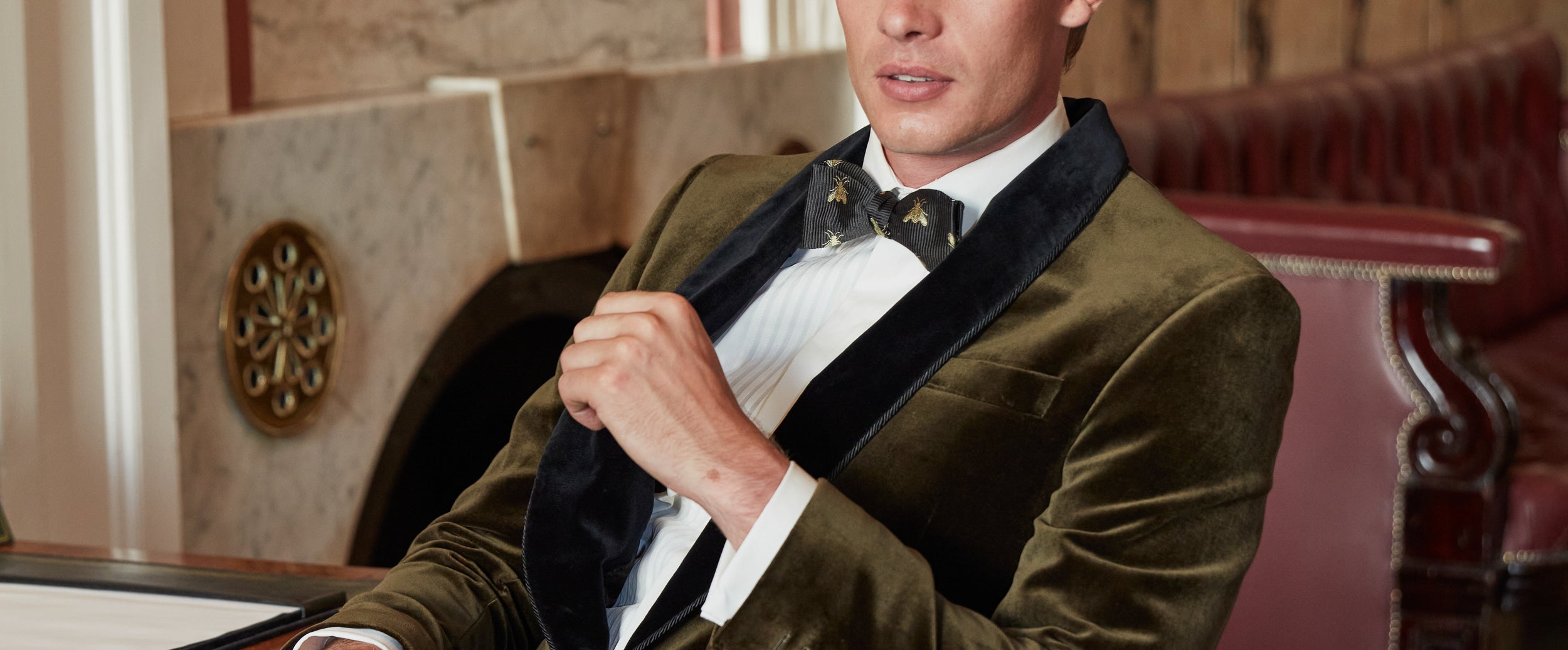 How to Wear a Men's Velvet Suit: A Stylish Guide – MENSWEARR