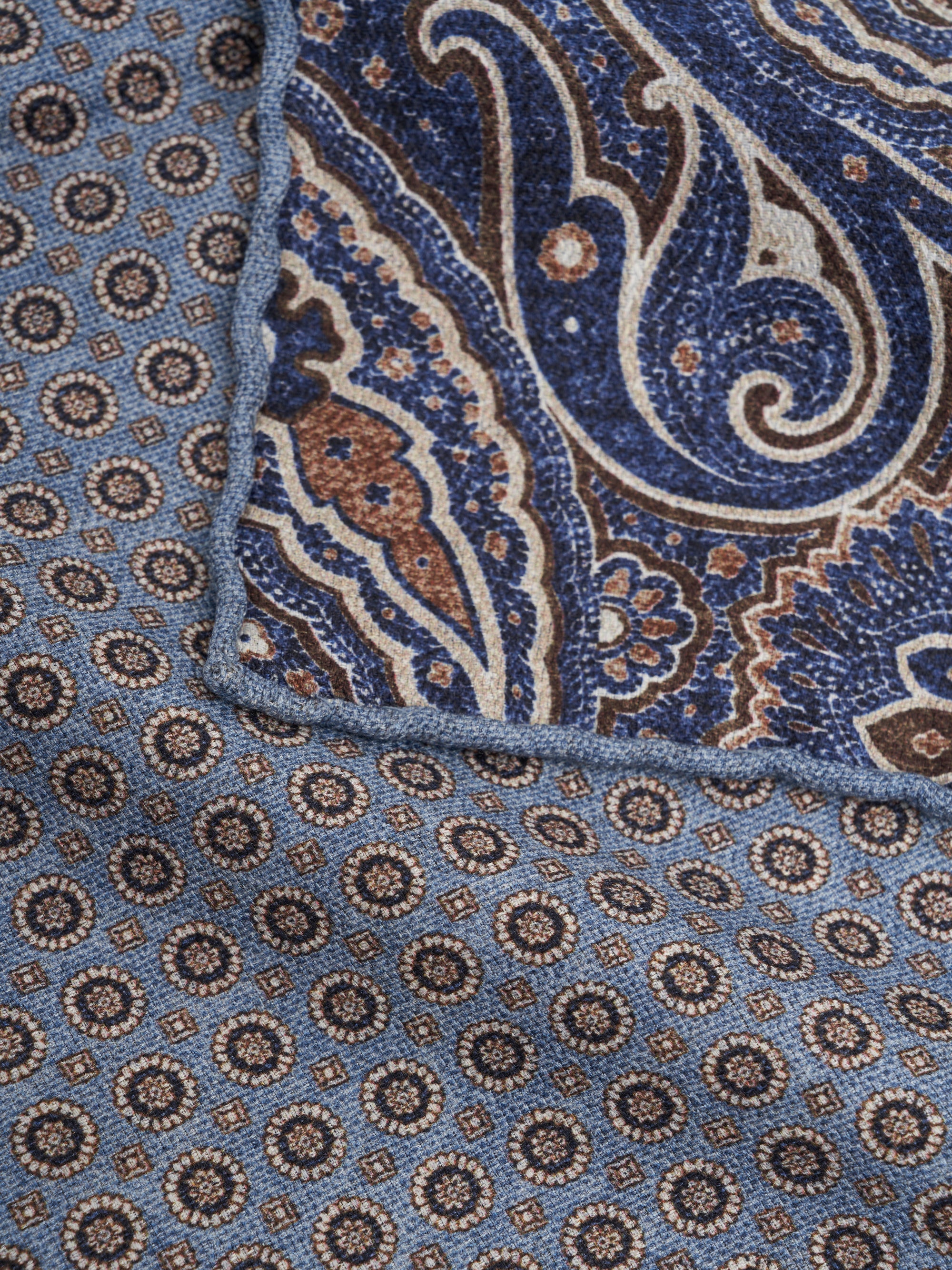 Light Blue Radley Spot / Indigo Overton Silk Pocket Square