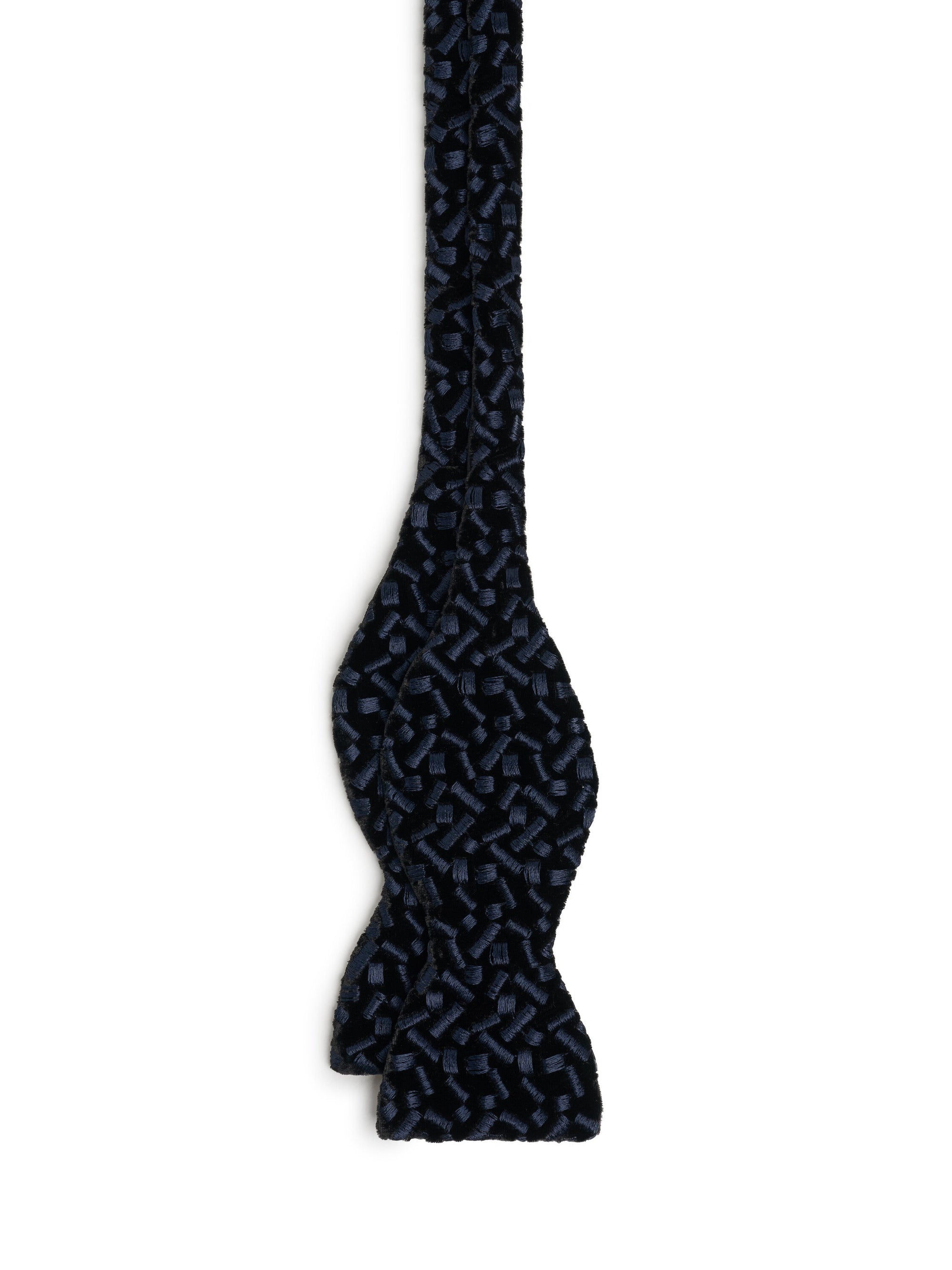 Midnight Black Nene Velvet Large Party Bow Tie — flat detail